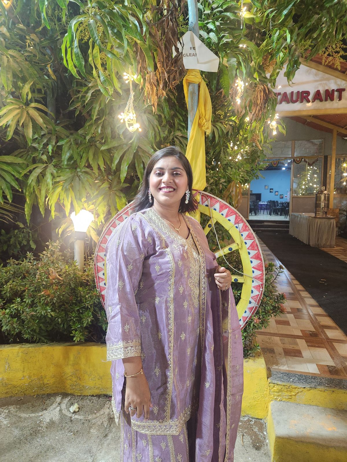Anchor Ananya Kundu hosting a glamorous sangeet evening